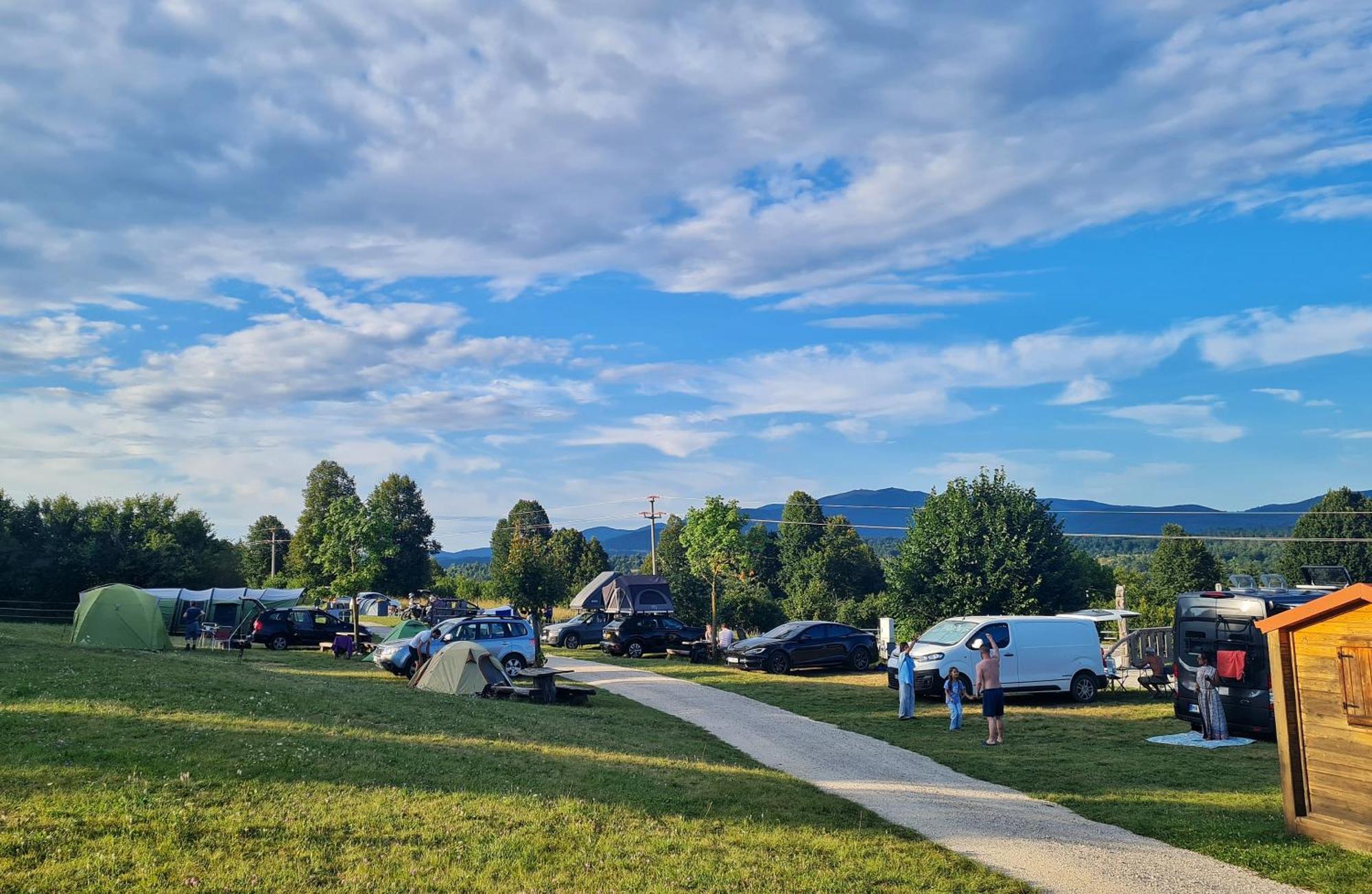 Camp The Sunrise Hill Hotel Pivka Luaran gambar
