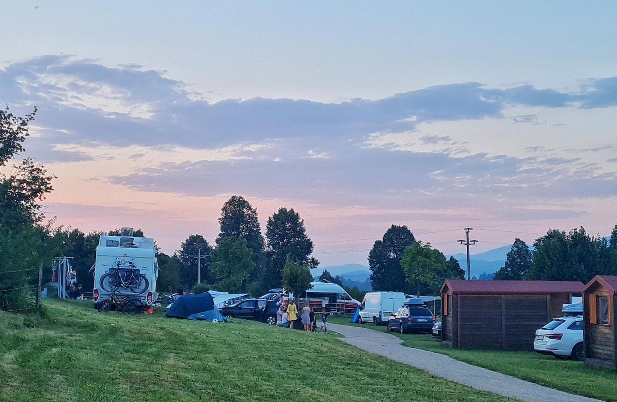 Camp The Sunrise Hill Hotel Pivka Luaran gambar