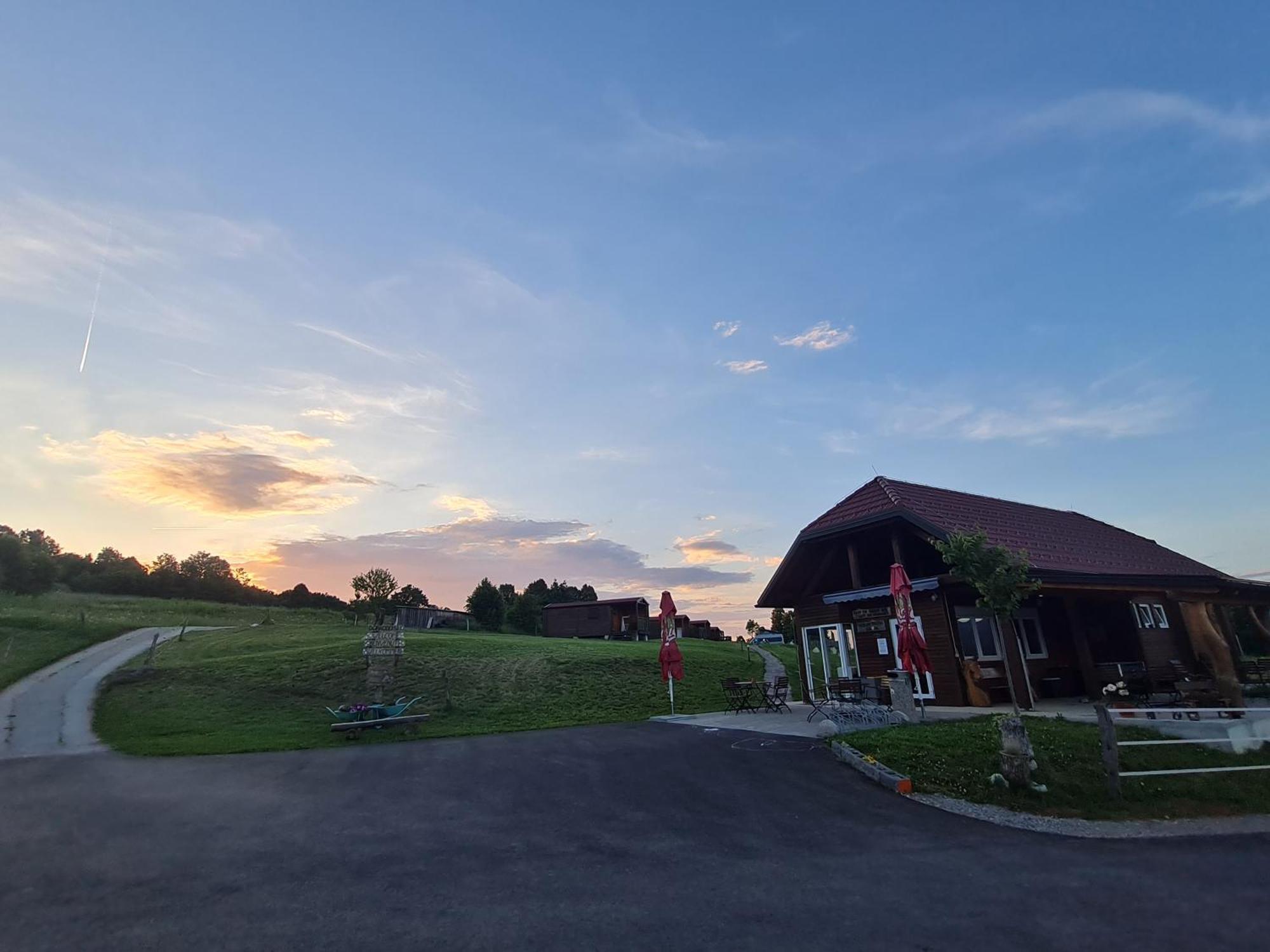 Camp The Sunrise Hill Hotel Pivka Luaran gambar