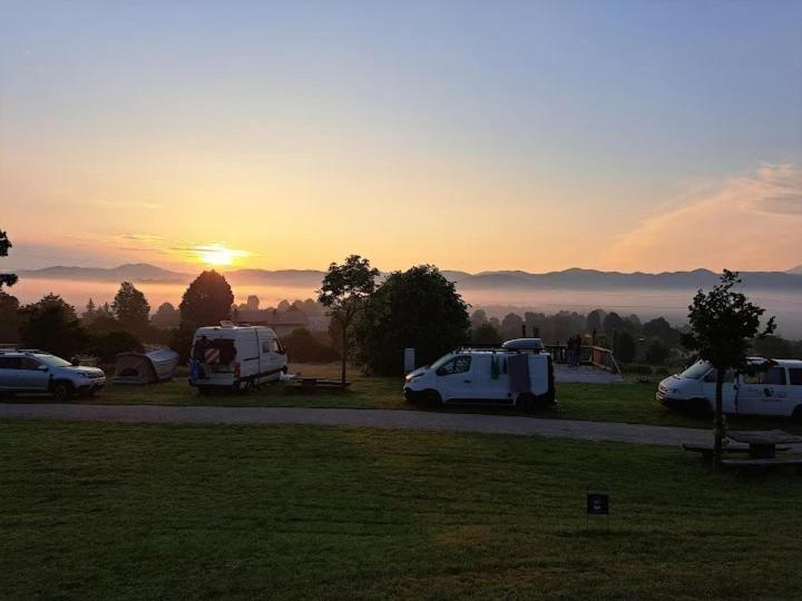 Camp The Sunrise Hill Hotel Pivka Luaran gambar